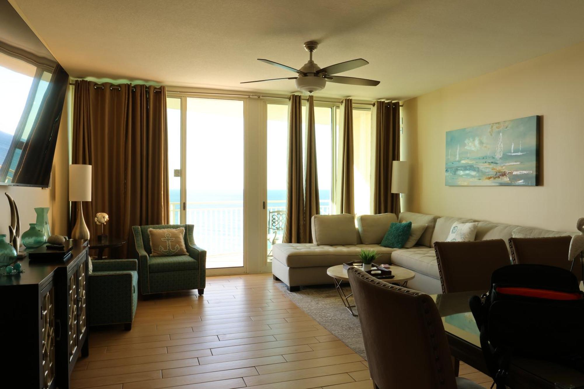Aqua 1504 Beachfront With Free Chairs