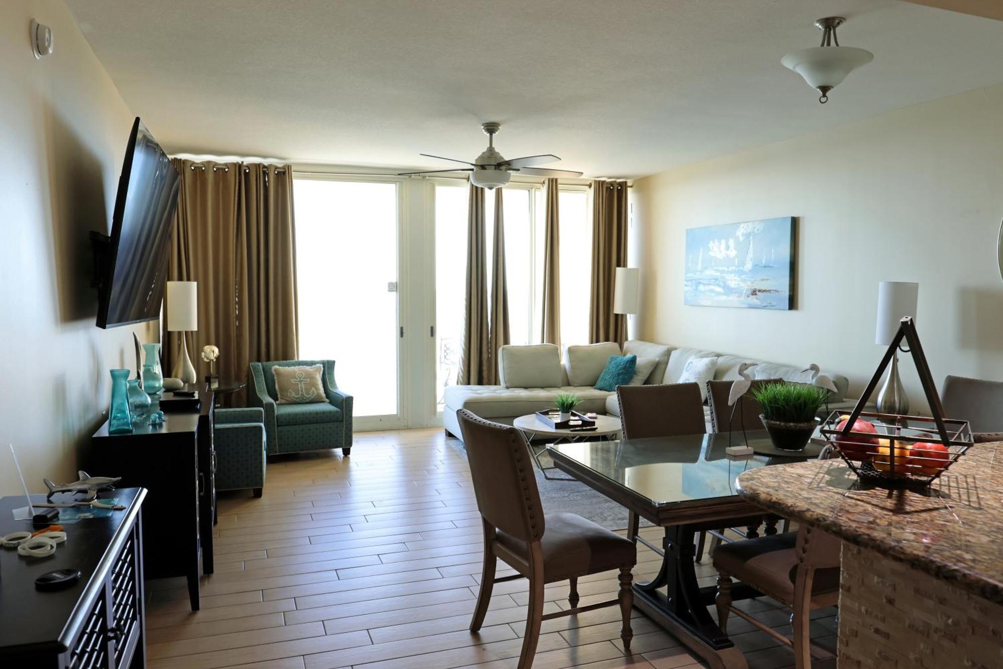 Aqua 1504 Beachfront With Free Chairs