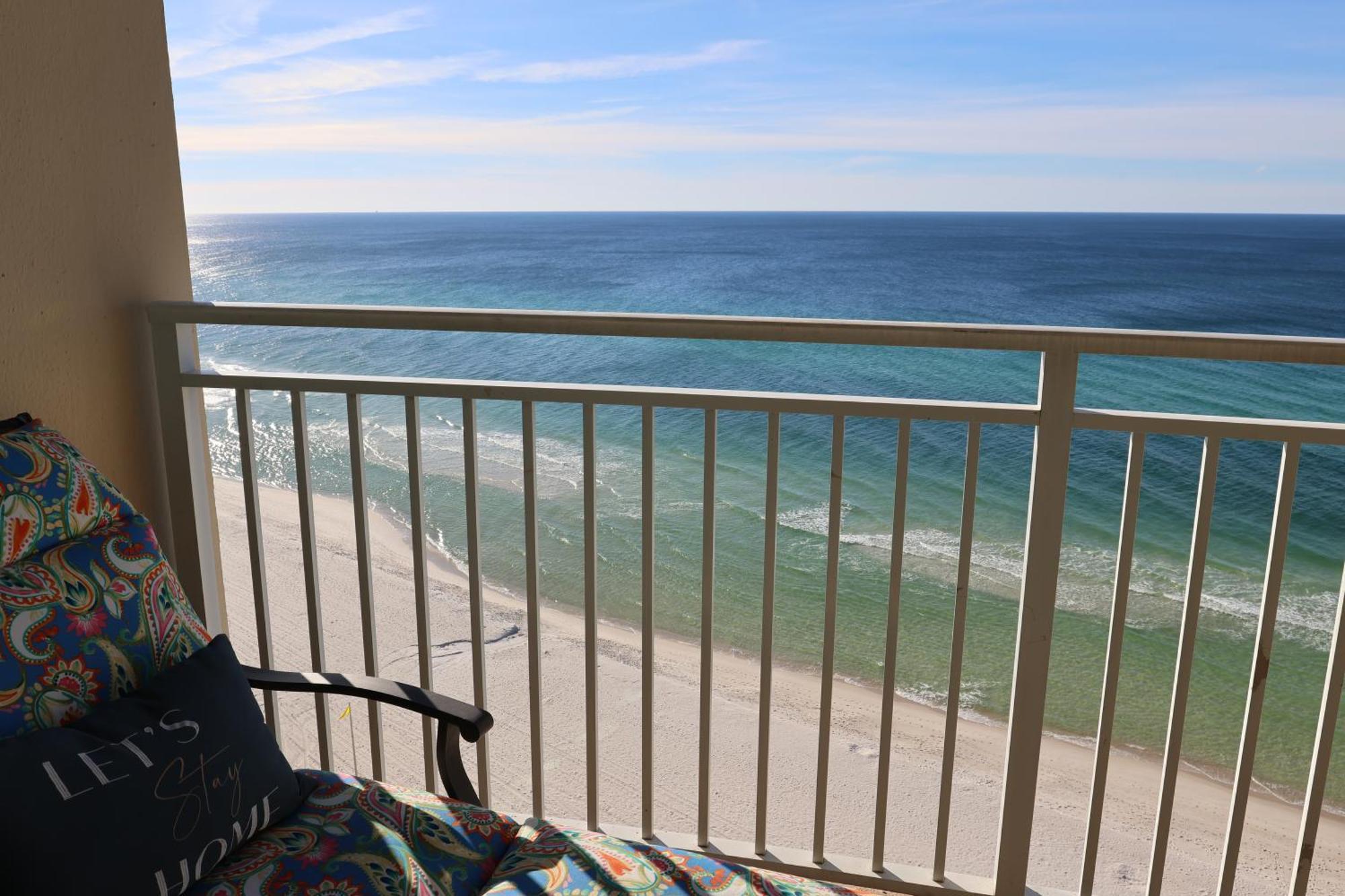 Aqua 1504 Beachfront With Free Chairs