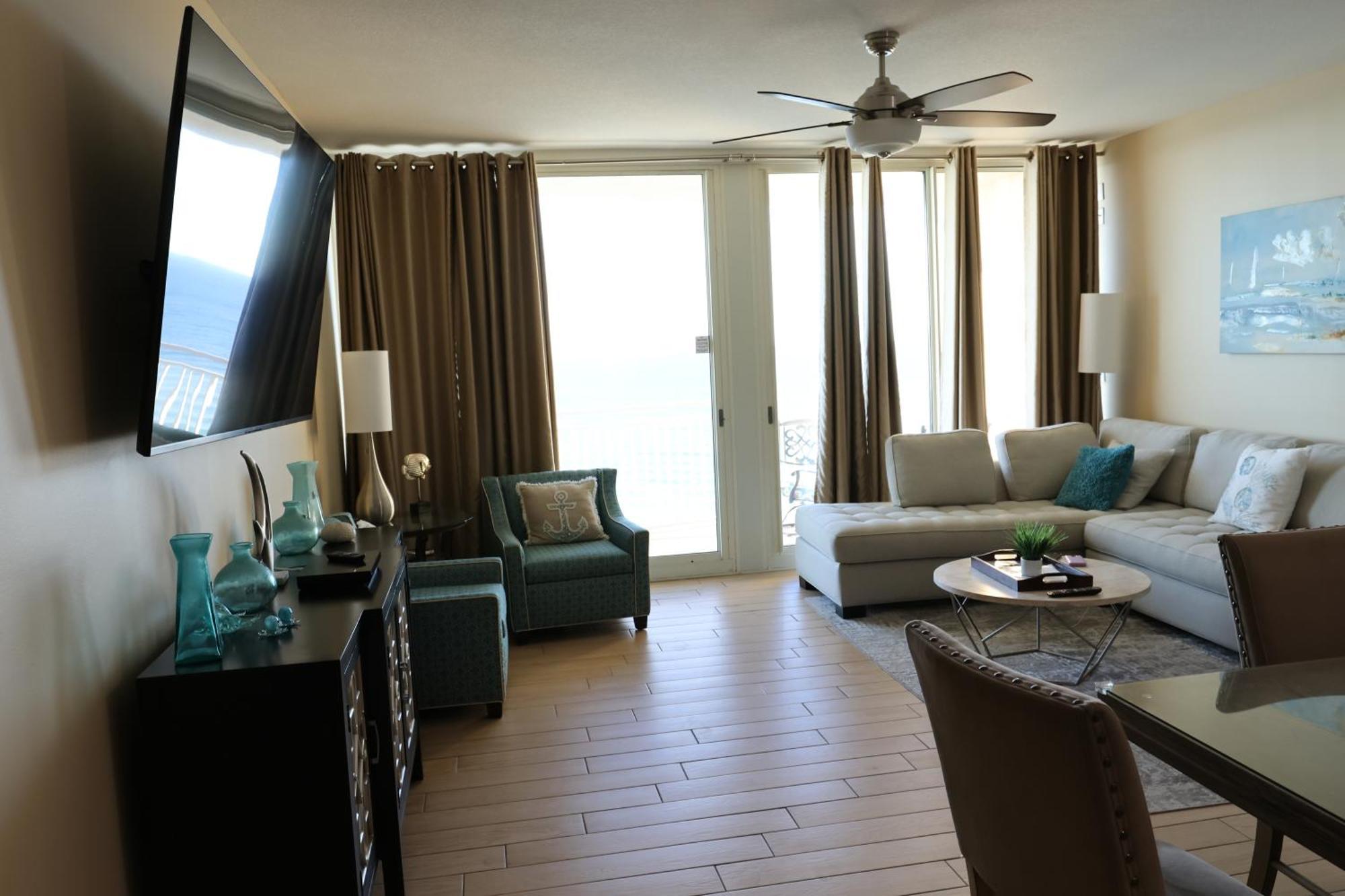 Aqua 1504 Beachfront With Free Chairs