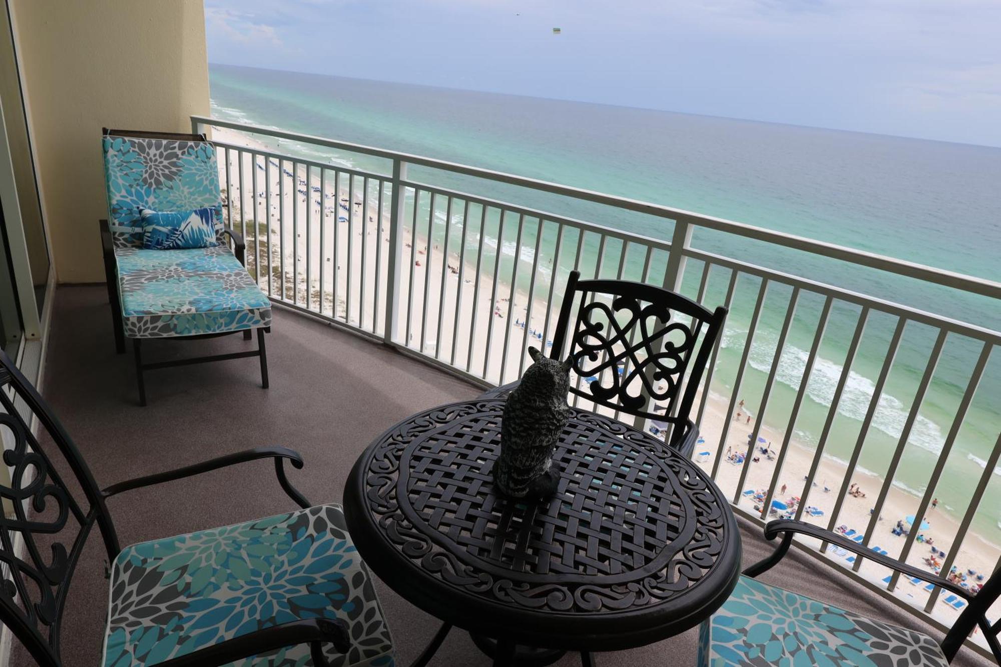 Aqua 1504 Beachfront With Free Chairs